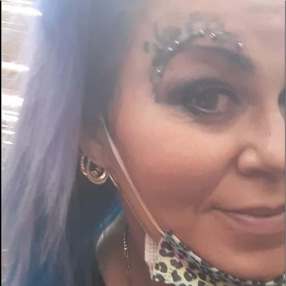 Meet your Posher, Cyn - Picture 2 of 2